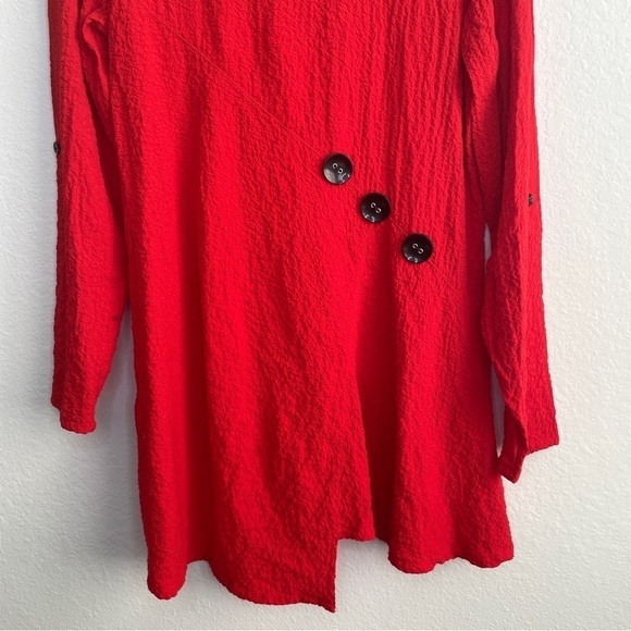 Ali Miles Red Crinkle Fabric Roll Tab Sleeve Tunic Top Size M Asymmetric Hem - Picture 5 of 9